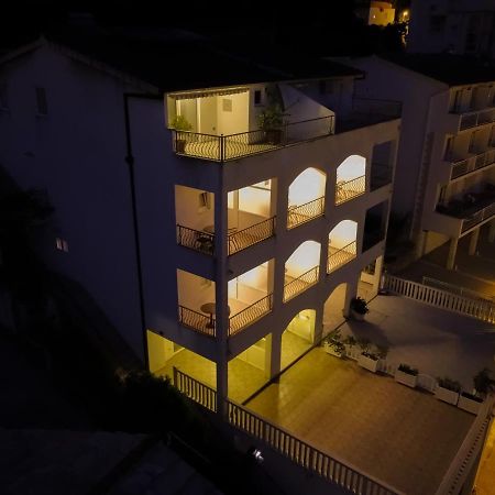 Apartments Larus Baška Voda Buitenkant foto