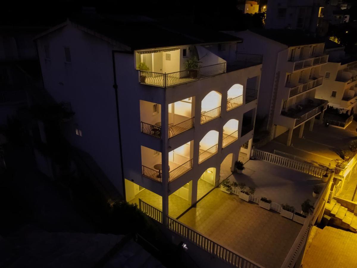 Apartments Larus Baška Voda Buitenkant foto