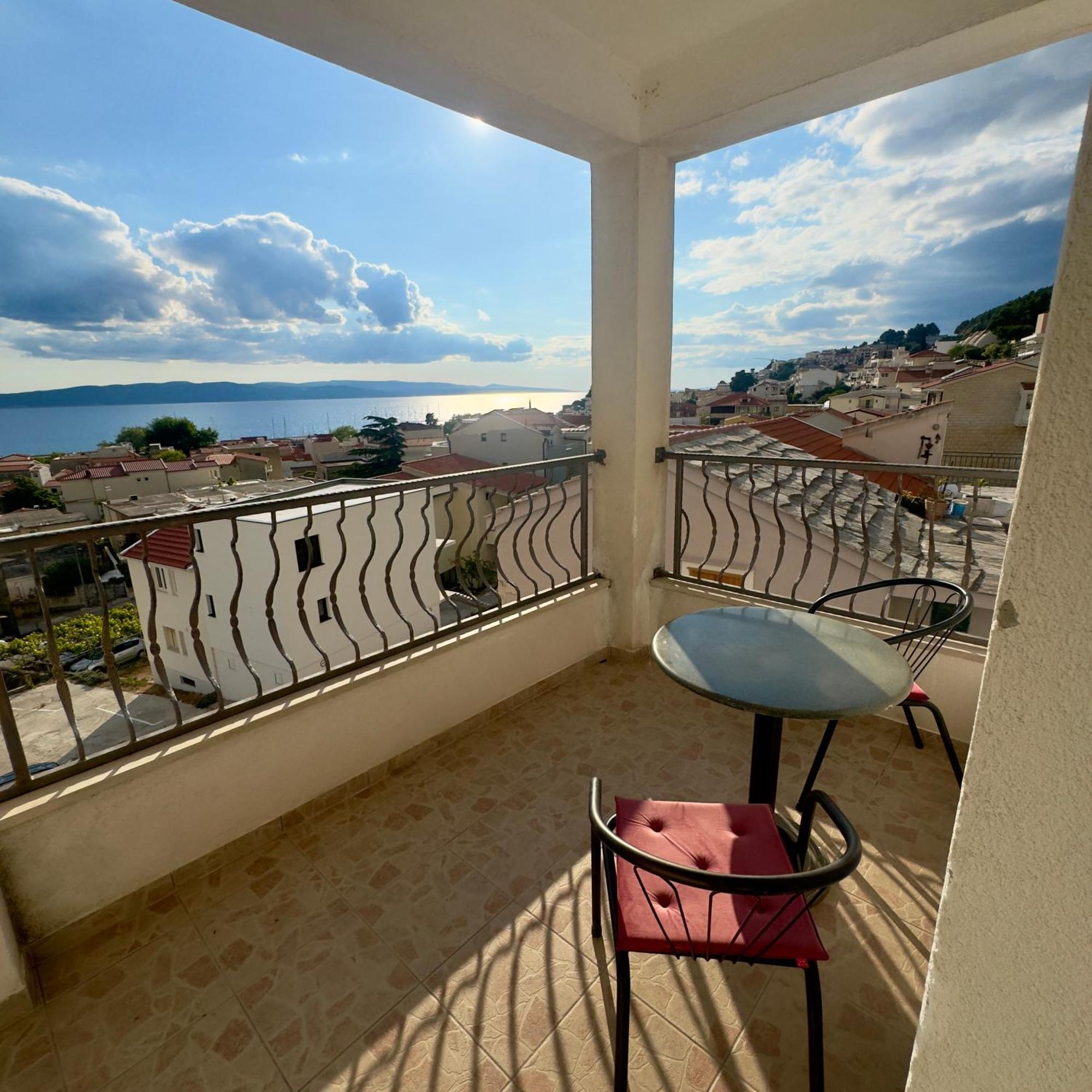 Apartments Larus Baška Voda Buitenkant foto