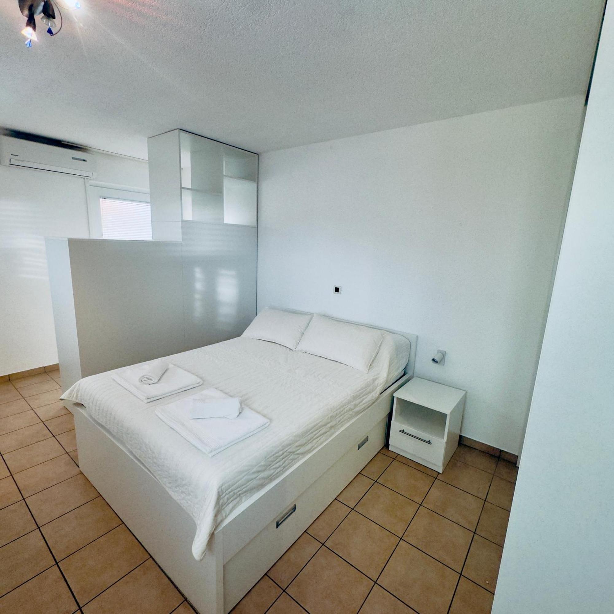 Apartments Larus Baška Voda Kamer foto